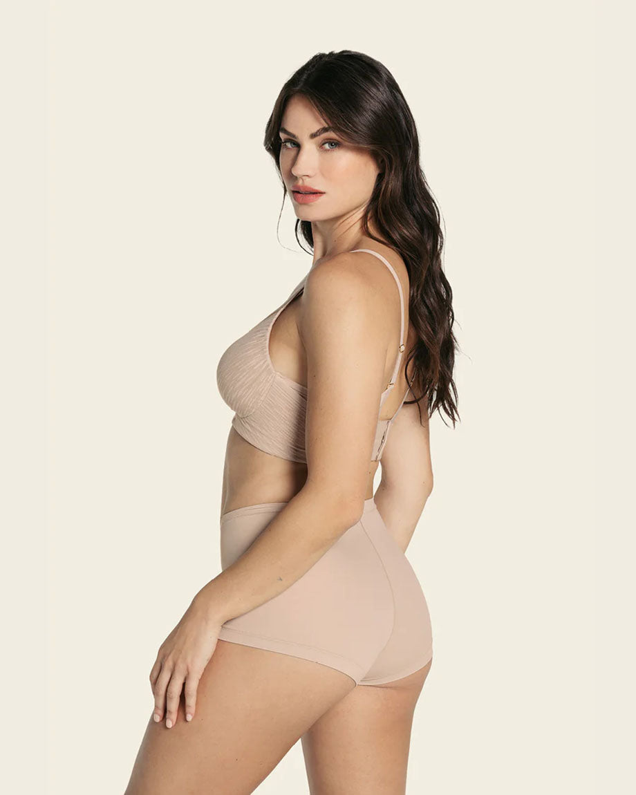 6 Outfits for Wide Hips Leonisa Leonisa Canada