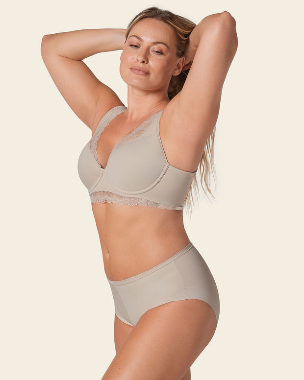 Deep coverage bra: soft lightly-lined lace underwire bra