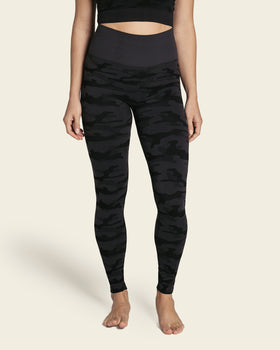 Sculpting high-waisted graphic active legging#color_711-gray-camouflaged